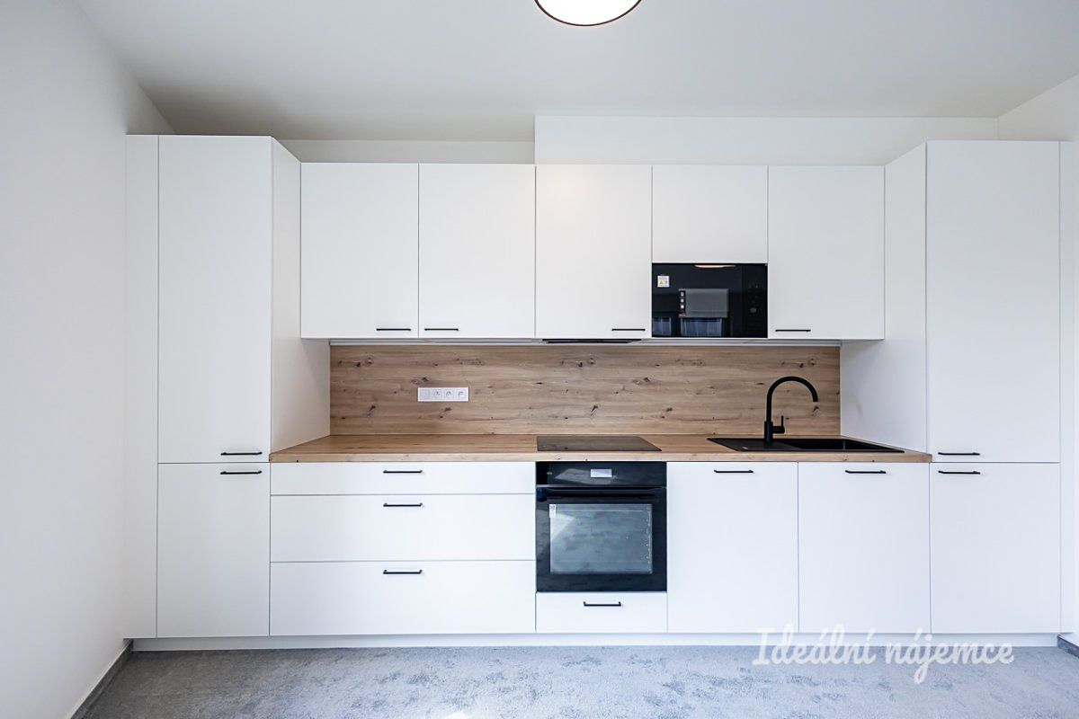Pronájem bytu 3+kk 82 m²