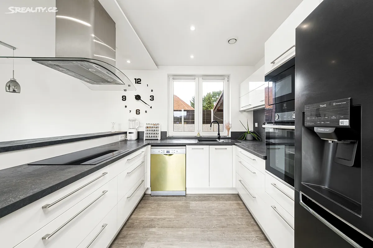 Prodej rodinného domu 178 m², pozemek 1203 m² – pohled 5