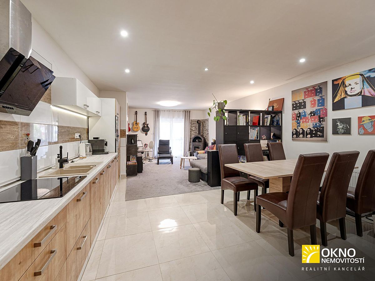 Prodej rodinného domu 172 m², pozemek 472 m² – fotografie 2
