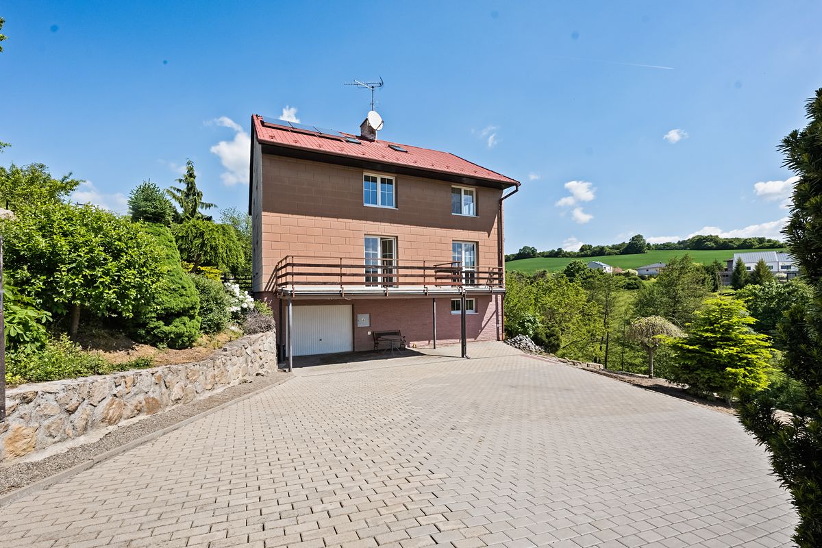 Prodej rodinného domu 395 m², pozemek 1522 m²