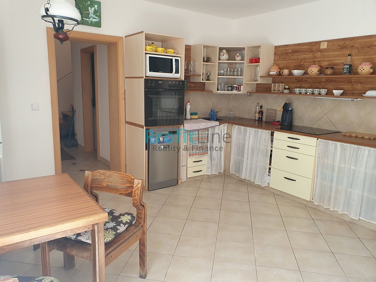 Pronájem rodinného domu 90 m², pozemek 40 m² – fotografie 2