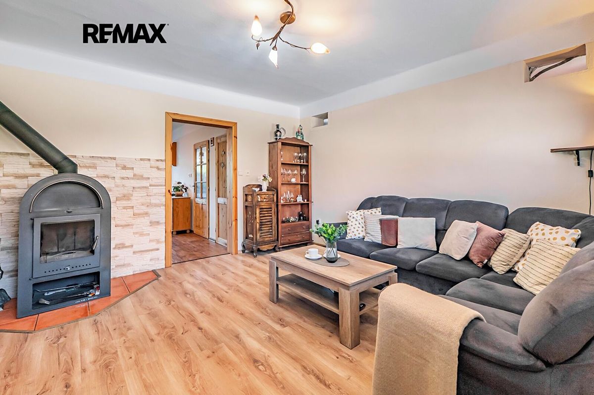 Prodej rodinného domu 123 m², pozemek 869 m² – fotografie 2