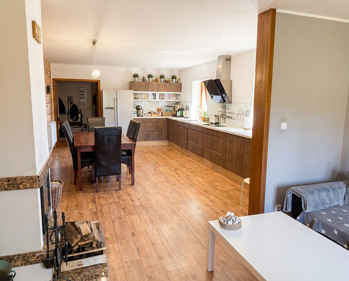 Prodej rodinného domu 240 m², pozemek 2680 m² – fotografie 2