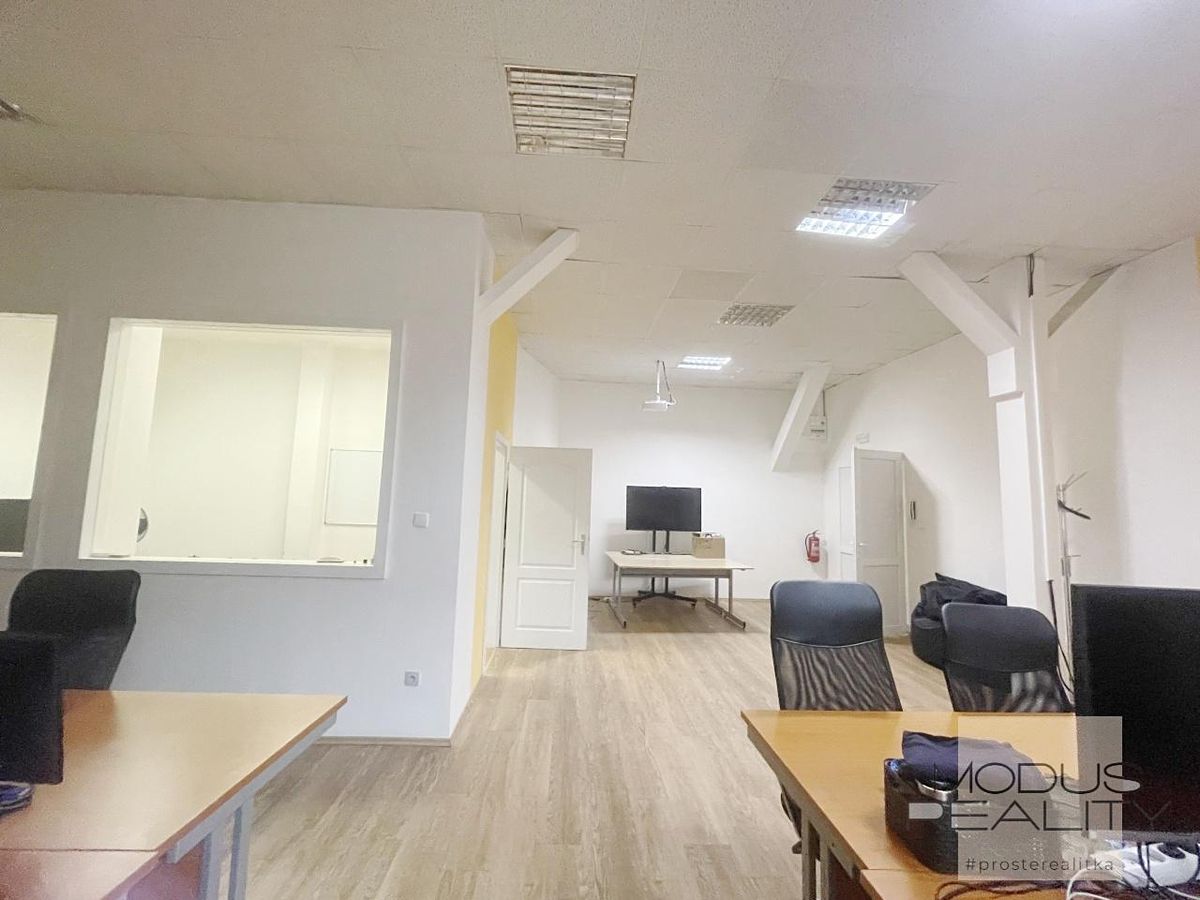 Pronájem kanceláře 180 m² – fotografie 2