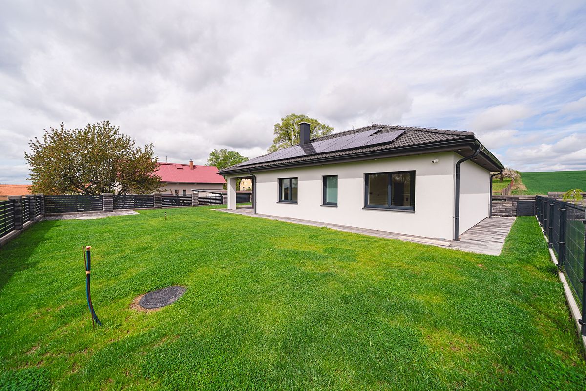 Prodej rodinného domu 120 m², pozemek 551 m² – fotografie 2