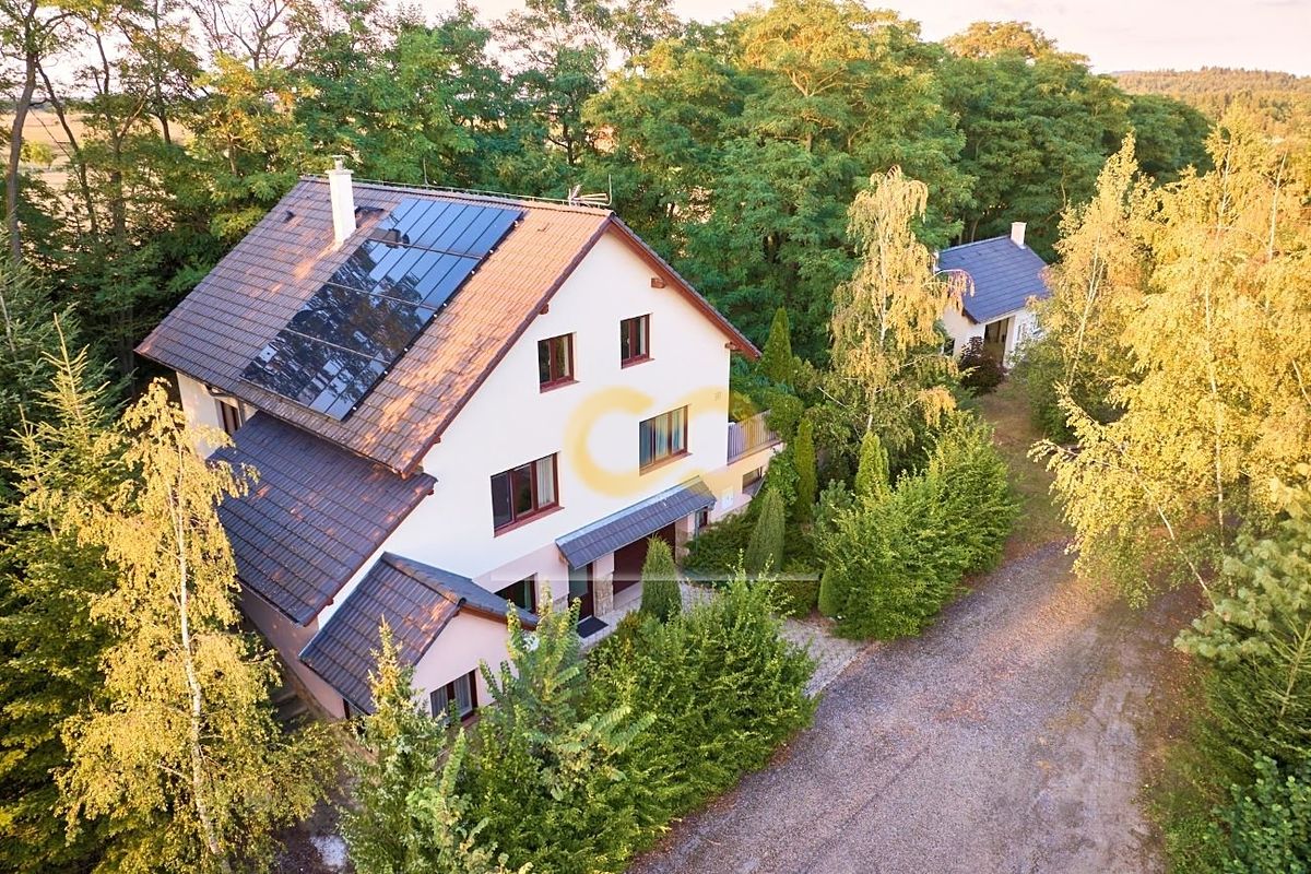 Prodej rodinného domu 288 m², pozemek 12241 m² – fotografie 2