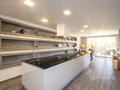 Prodej domu, 181 m² (2 z 34)