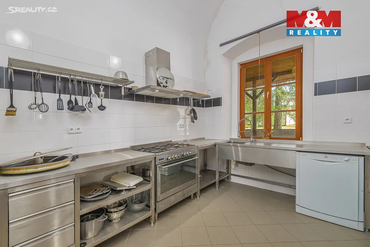 Prodej restaurace 76556 m² – další