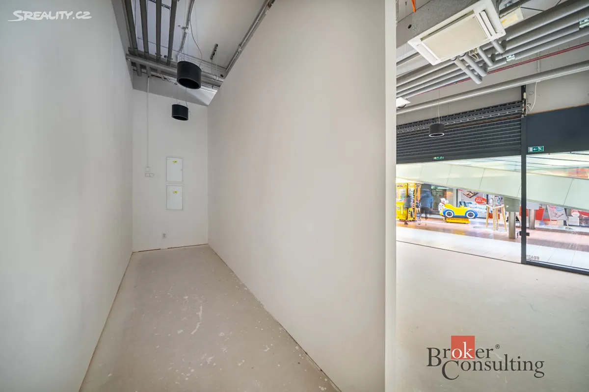 Pronájem obchodního prostoru 36 m² – pohled 4