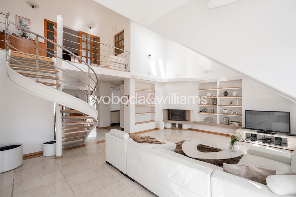 Prodej bytu 4+kk 191 m²