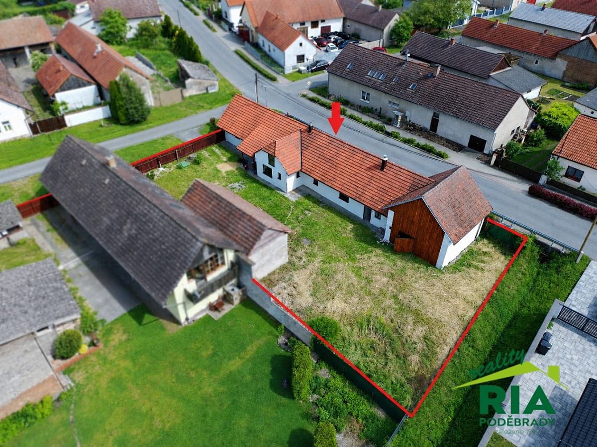 Prodej rodinného domu 228 m², pozemek 897 m² – fotografie 2