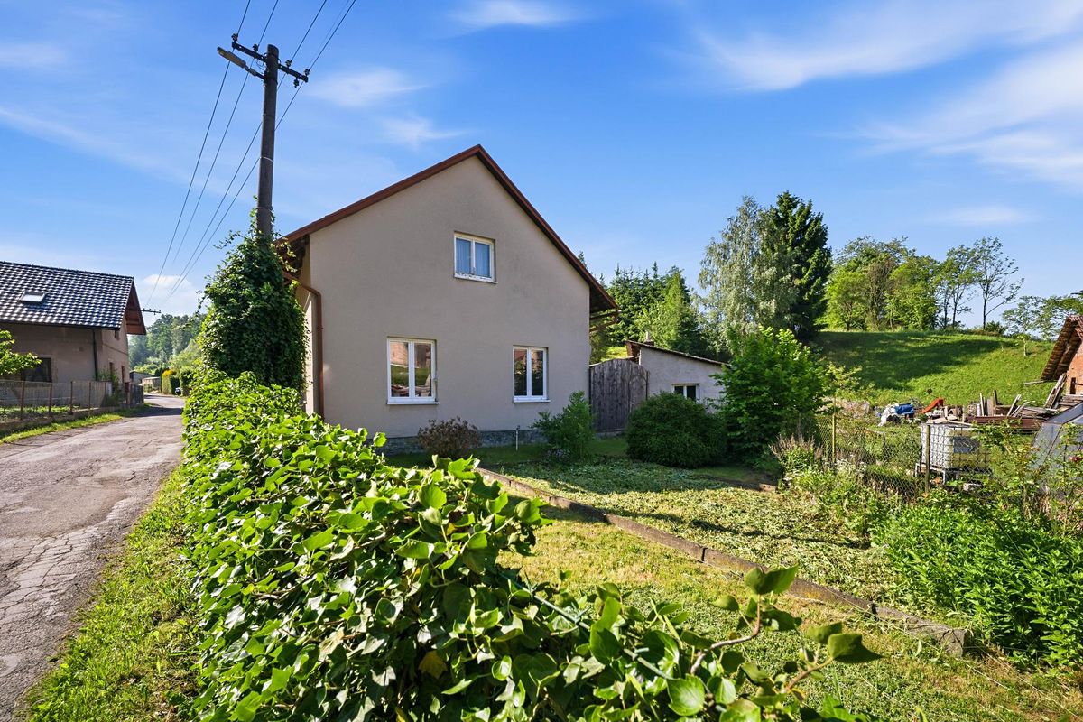Prodej rodinného domu 128 m², pozemek 1666 m²