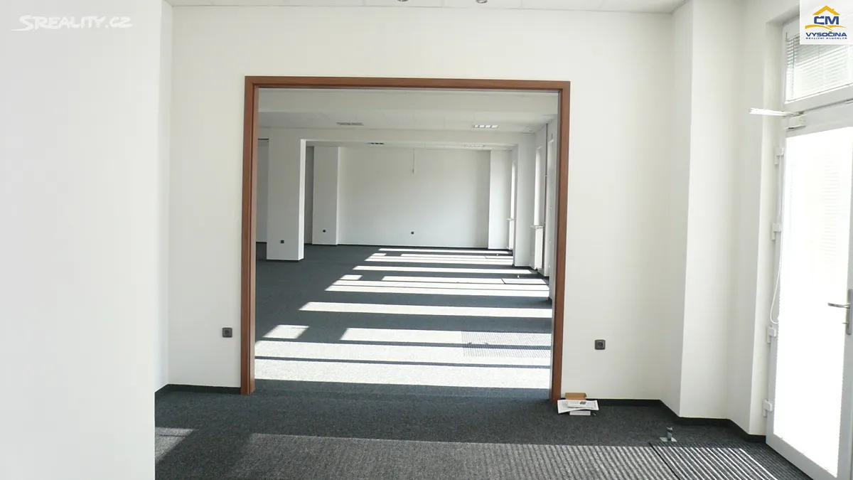 Pronájem obchodního prostoru 300 m² – pohled 2