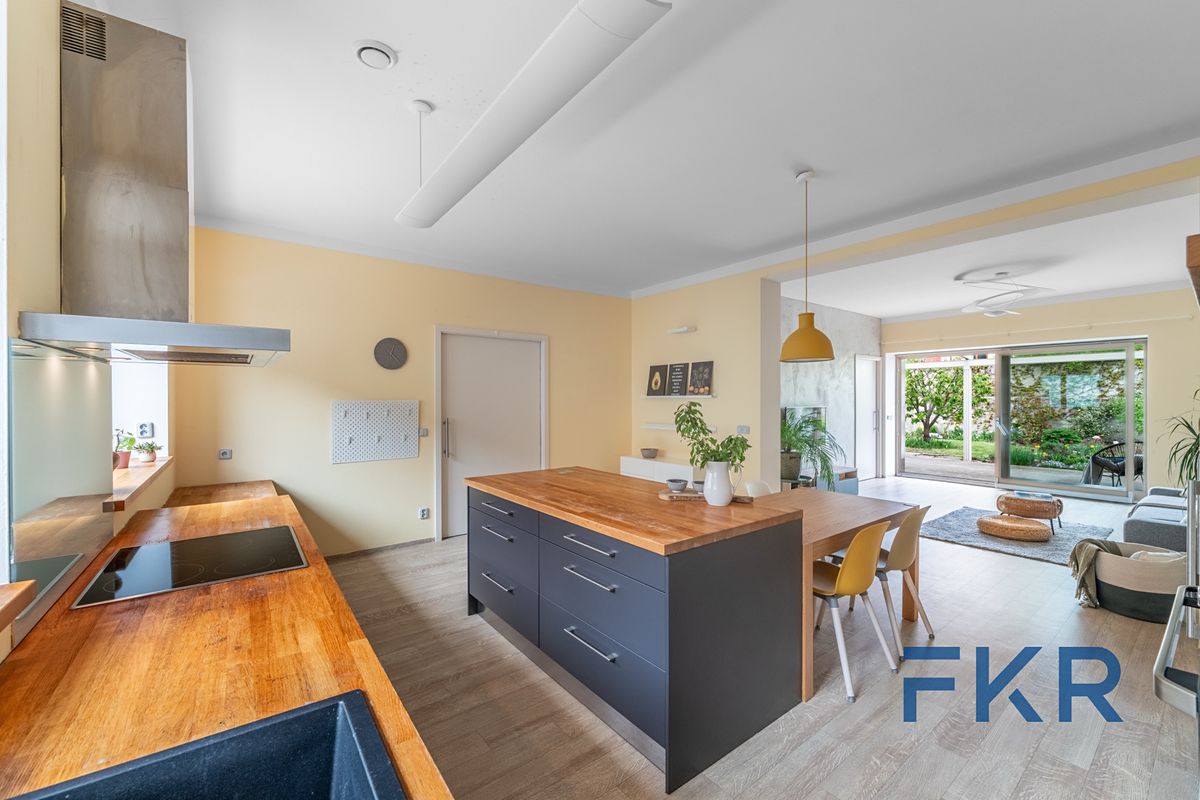 Prodej rodinného domu 190 m², pozemek 261 m² – fotografie 3