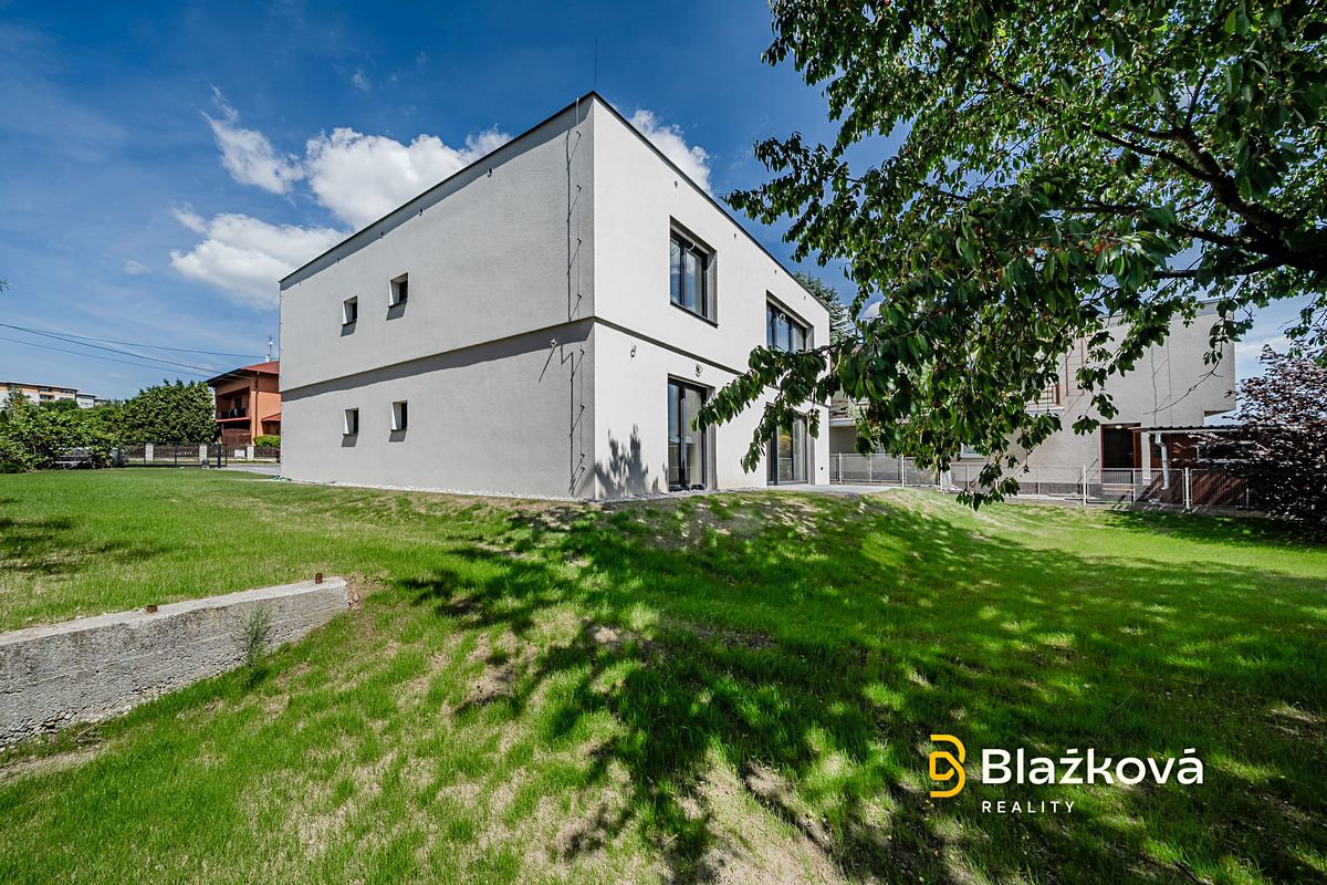 Prodej rodinného domu 278 m², pozemek 623 m² – fotografie 3