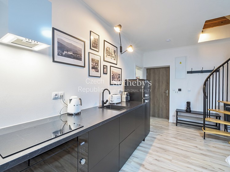 Prodej komerčního prostoru, 77 m² (9 z 26)
