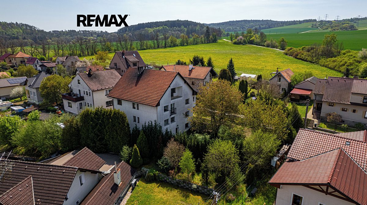 Prodej rodinného domu 189 m², pozemek 596 m² – fotografie 2