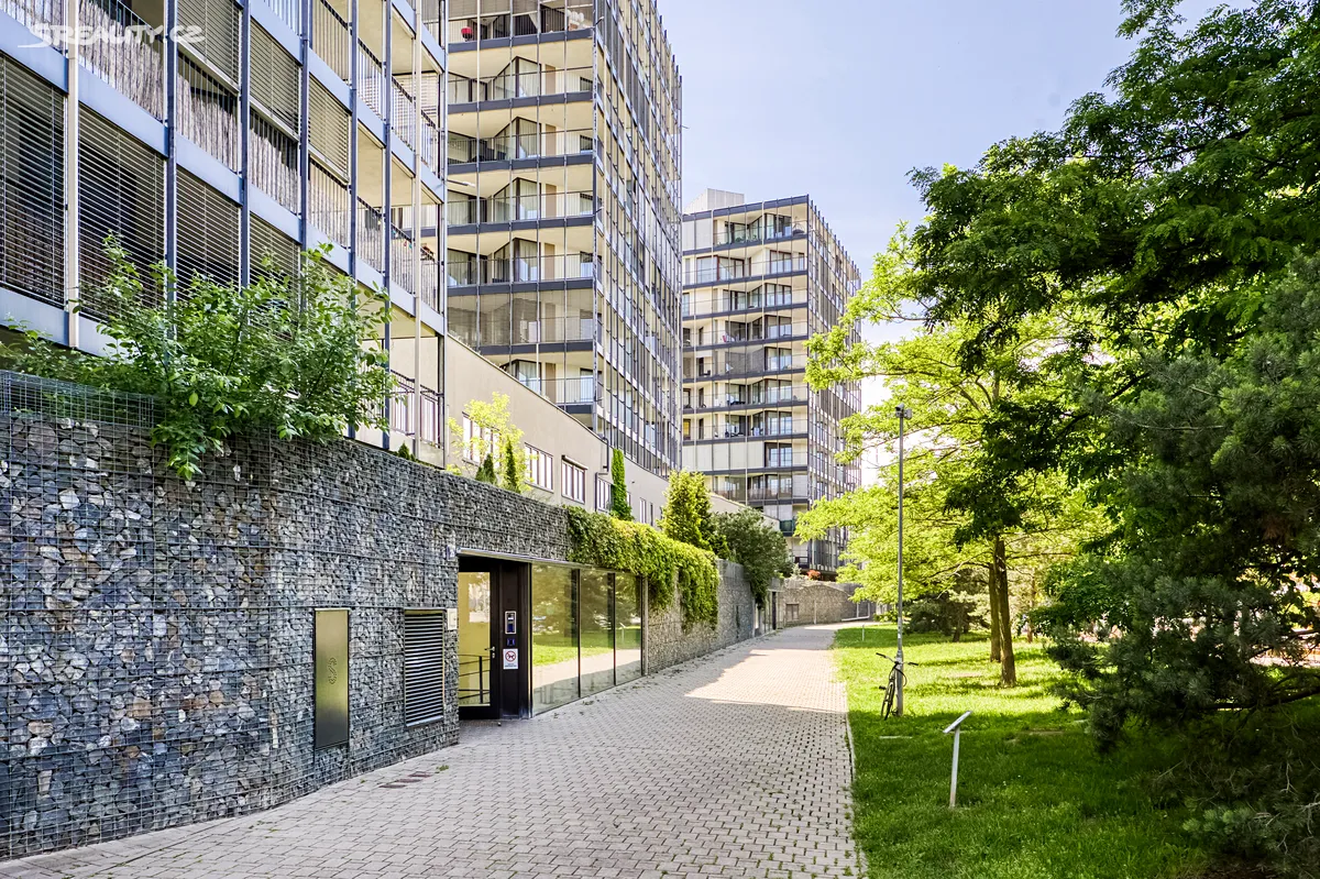Prodej bytu 2+kk 67 m² – pohled 3