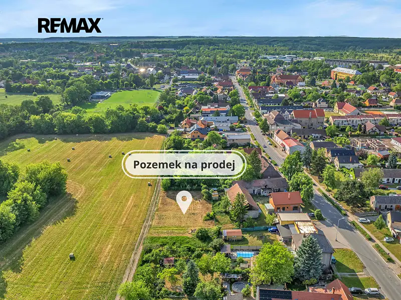 Prodej stavebního pozemku 508 m², Milovice – náhled fotky 1