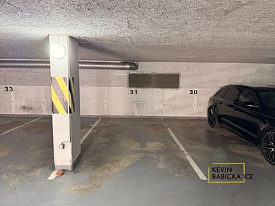 Pronájem garážového stání 13 m²