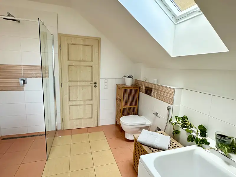 Prodej rodinného domu 190 m², pozemek 1481 m², Kamenice – náhled fotky 3