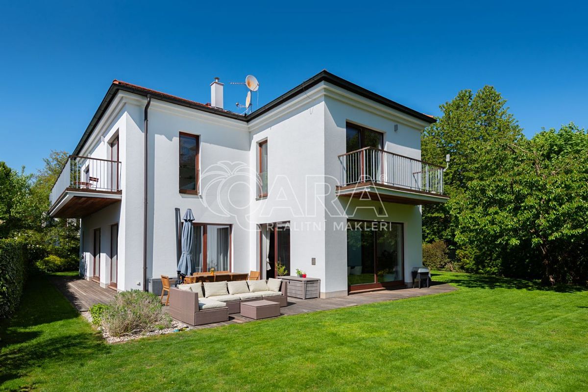Prodej rodinného domu 285 m², pozemek 848 m²