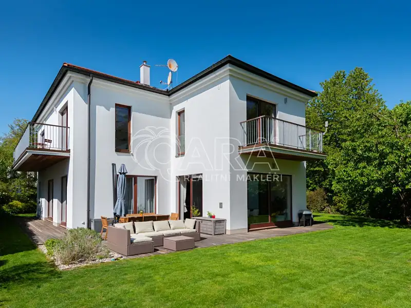 Prodej rodinného domu 285 m², pozemek 848 m², Statenice – náhled fotky 1