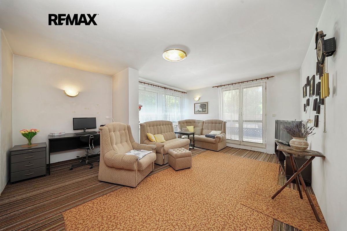Prodej rodinného domu 270 m², pozemek 1152 m² – fotografie 4