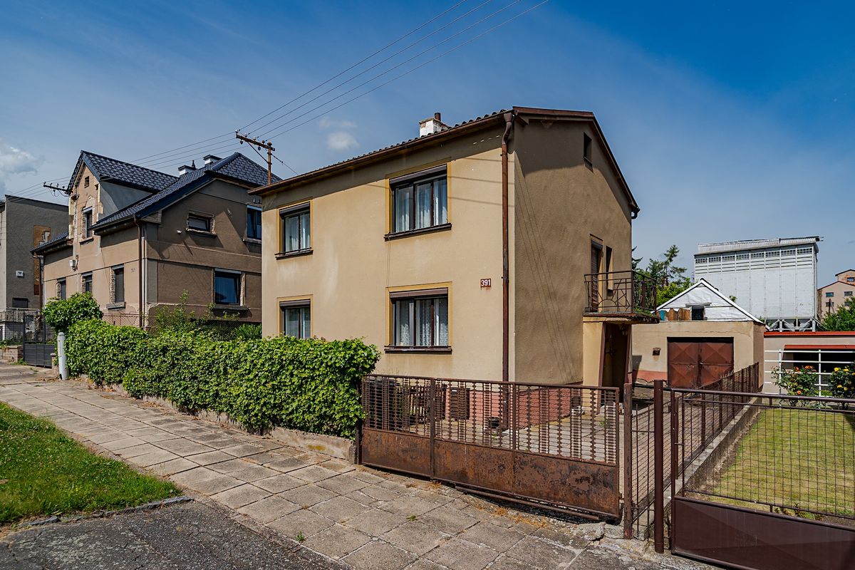 Prodej rodinného domu 190 m², pozemek 757 m² – fotografie 2