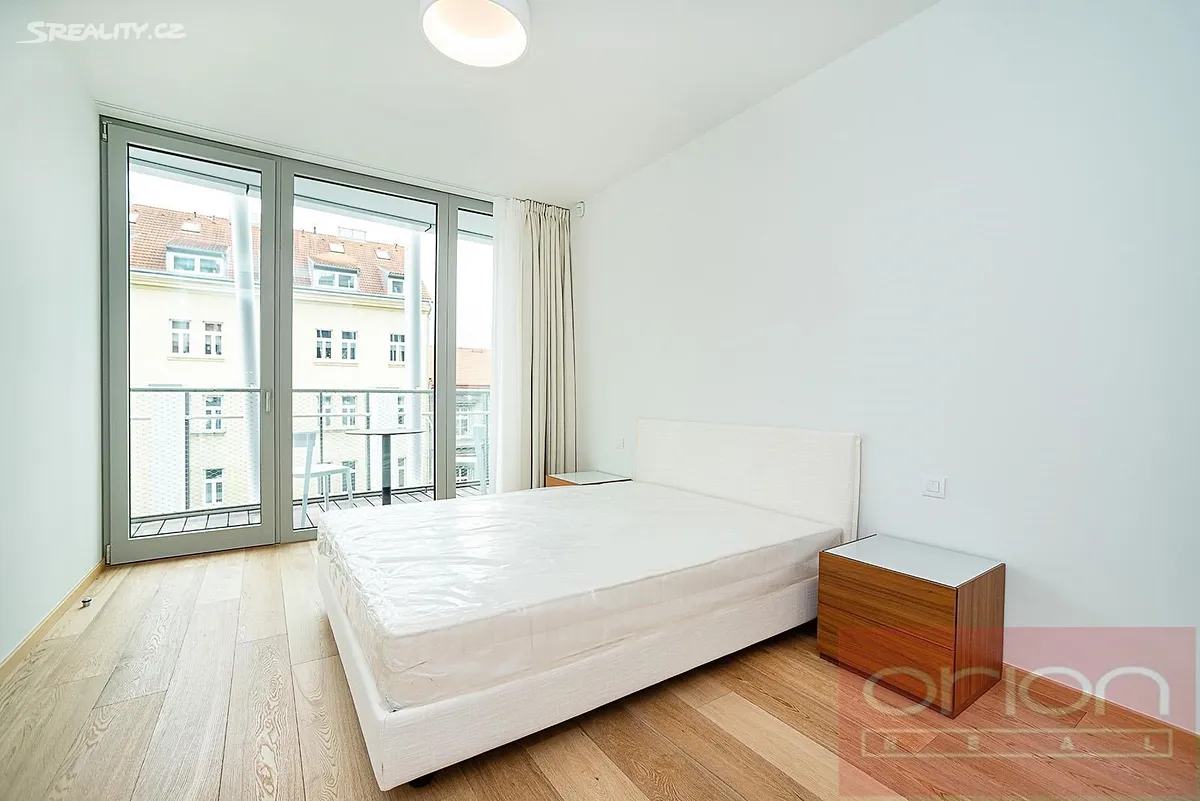 Pronájem bytu 2+kk 62 m² – pohled 3
