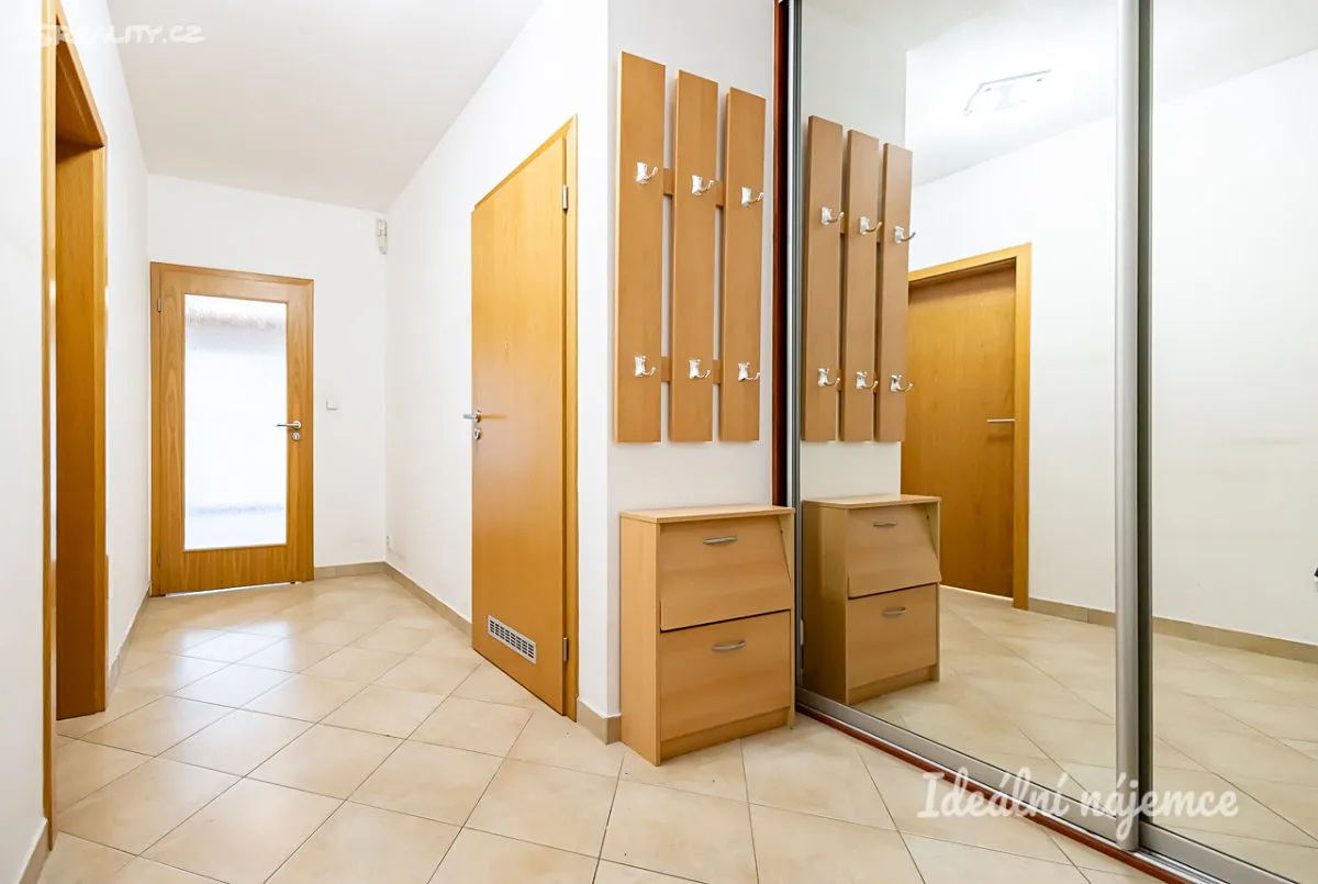Pronájem bytu 1+kk 44 m² – pohled 2