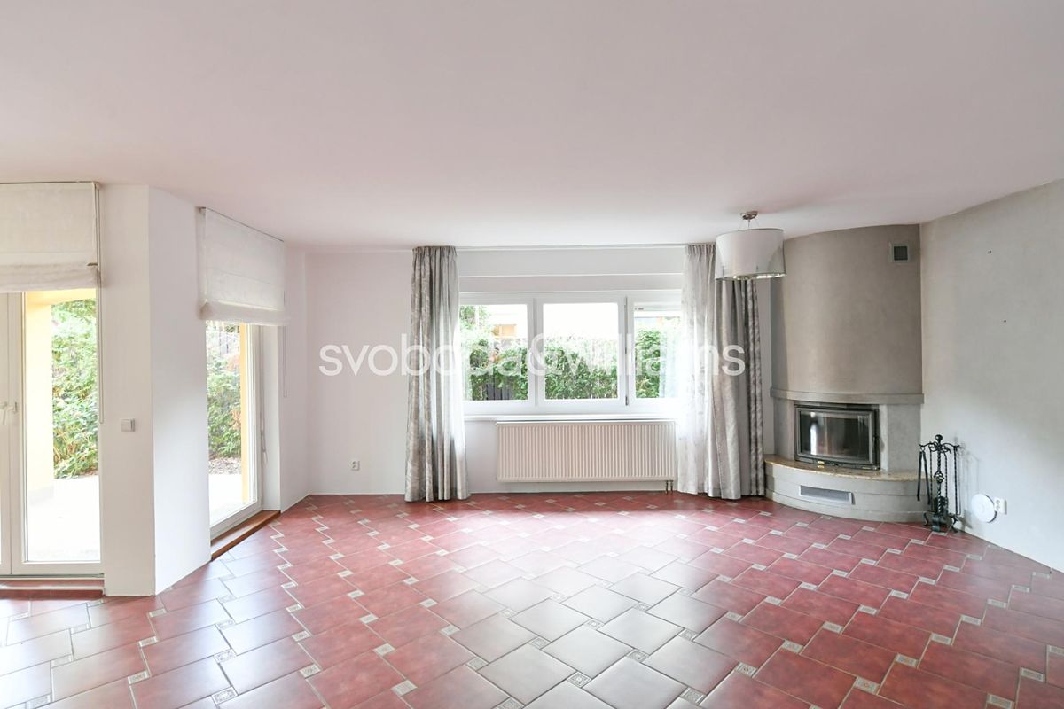 Prodej rodinného domu 289 m², pozemek 606 m² – fotografie 3