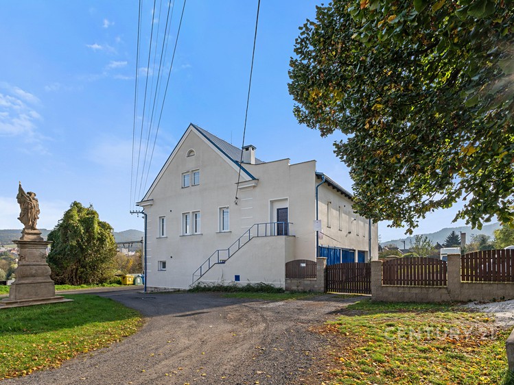 Комерційне приміщення на продаж, 900 м² (1 з 49)