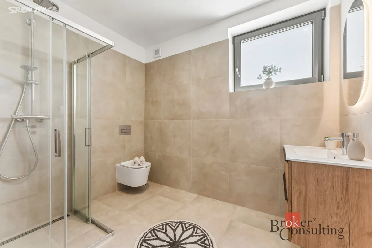 Pronájem rodinného domu 102 m², pozemek 179 m² – další