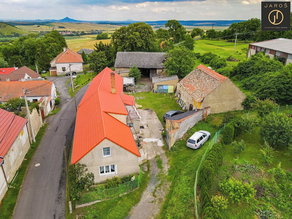 Prodej rodinného domu 640 m², pozemek 2342 m²
