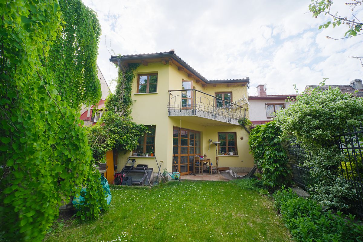 Prodej rodinného domu 238 m², pozemek 180 m²