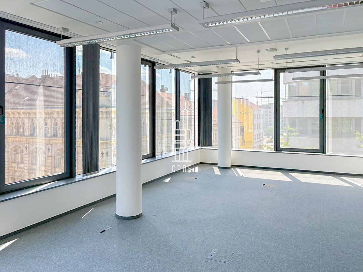 Pronájem kanceláře 848 m² – fotografie 2