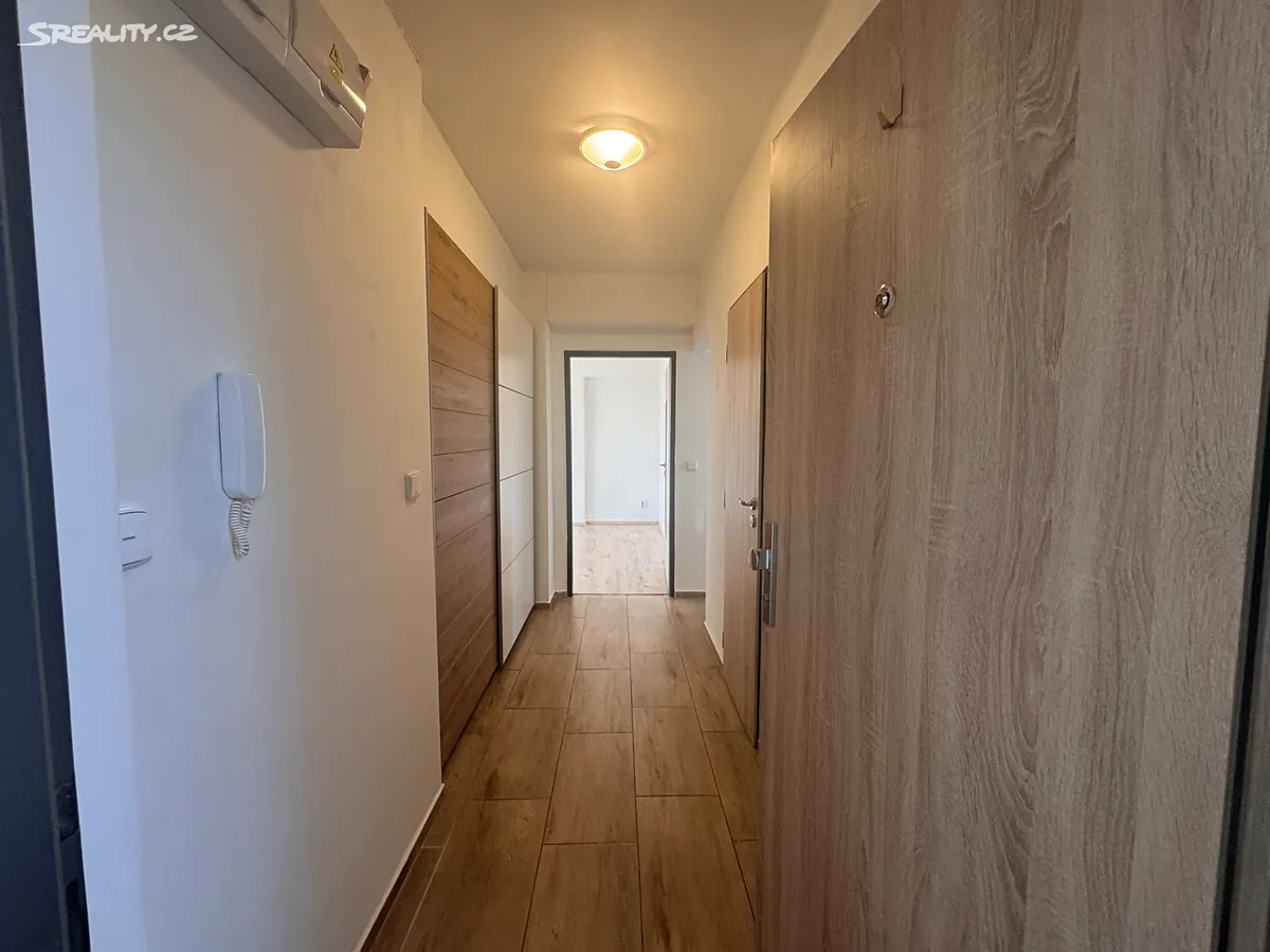 Pronájem bytu 2+1 55 m² – pohled 4