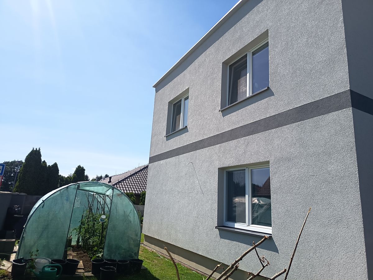 Prodej rodinného domu 192 m², pozemek 528 m² – fotografie 2