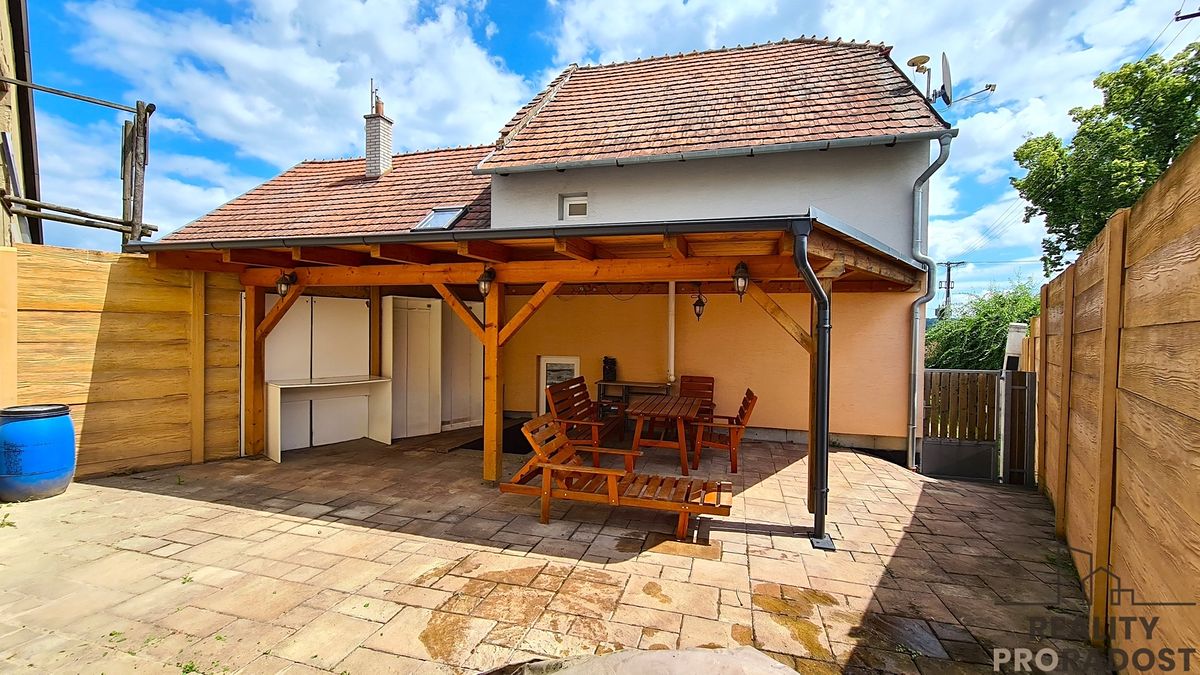 Prodej rodinného domu 72 m², pozemek 300 m² – fotografie 2
