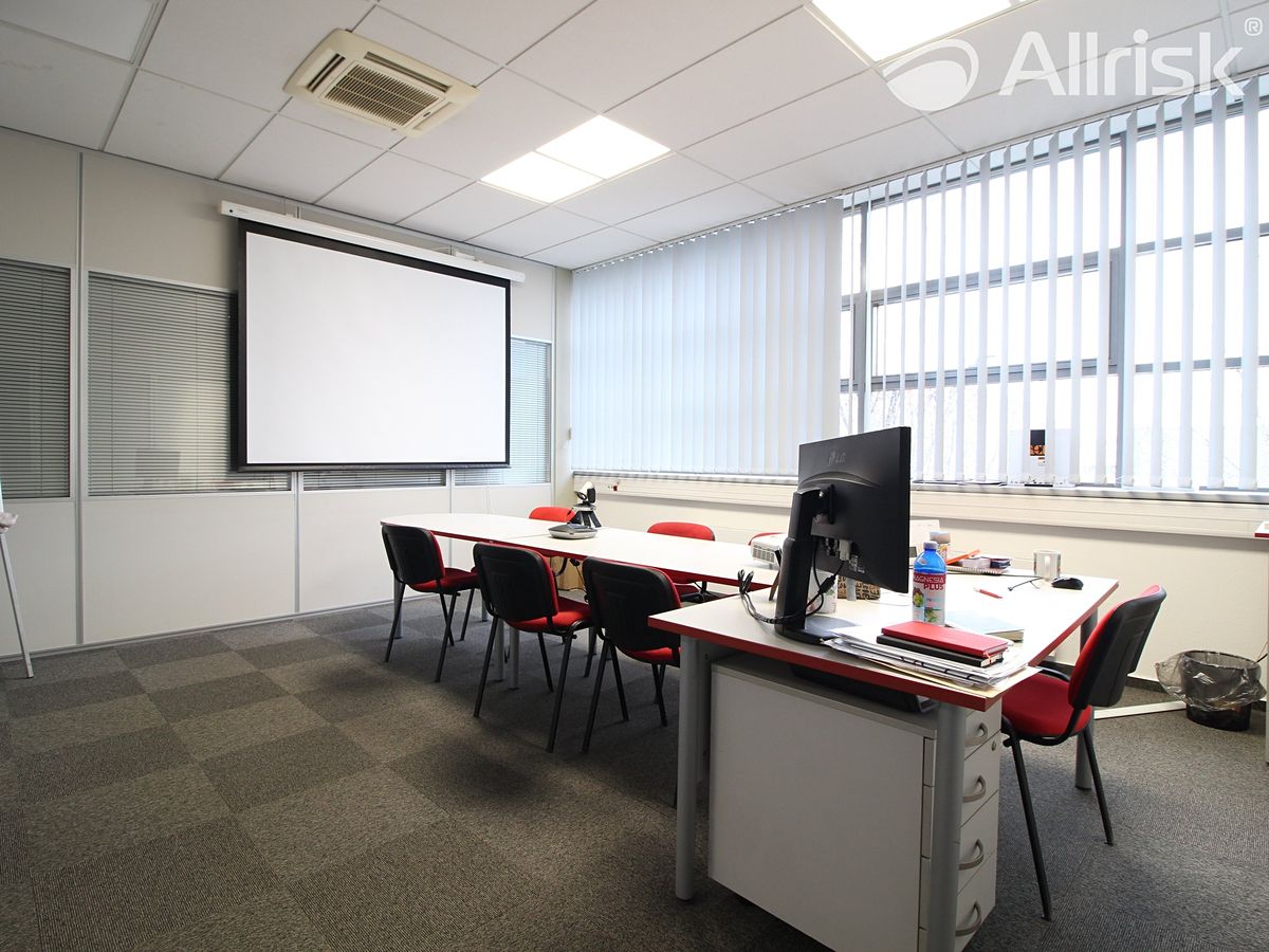 Pronájem kanceláře 481 m²