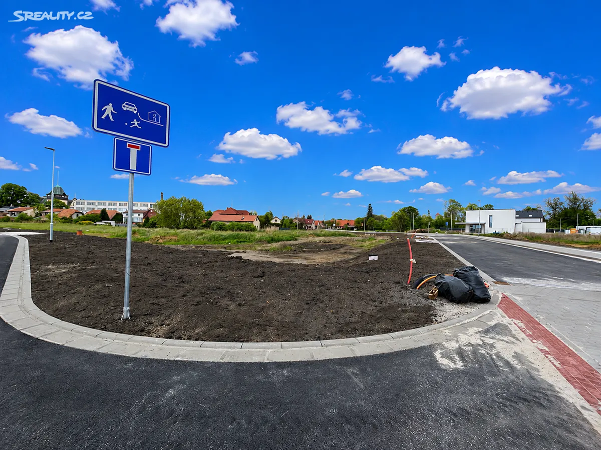 Prodej stavebního pozemku 1082 m² – pohled 5