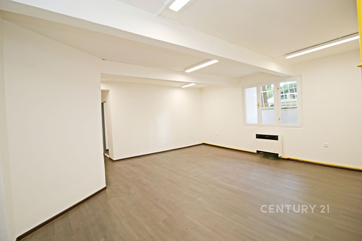 Pronájem kanceláře 146 m² – fotografie 4