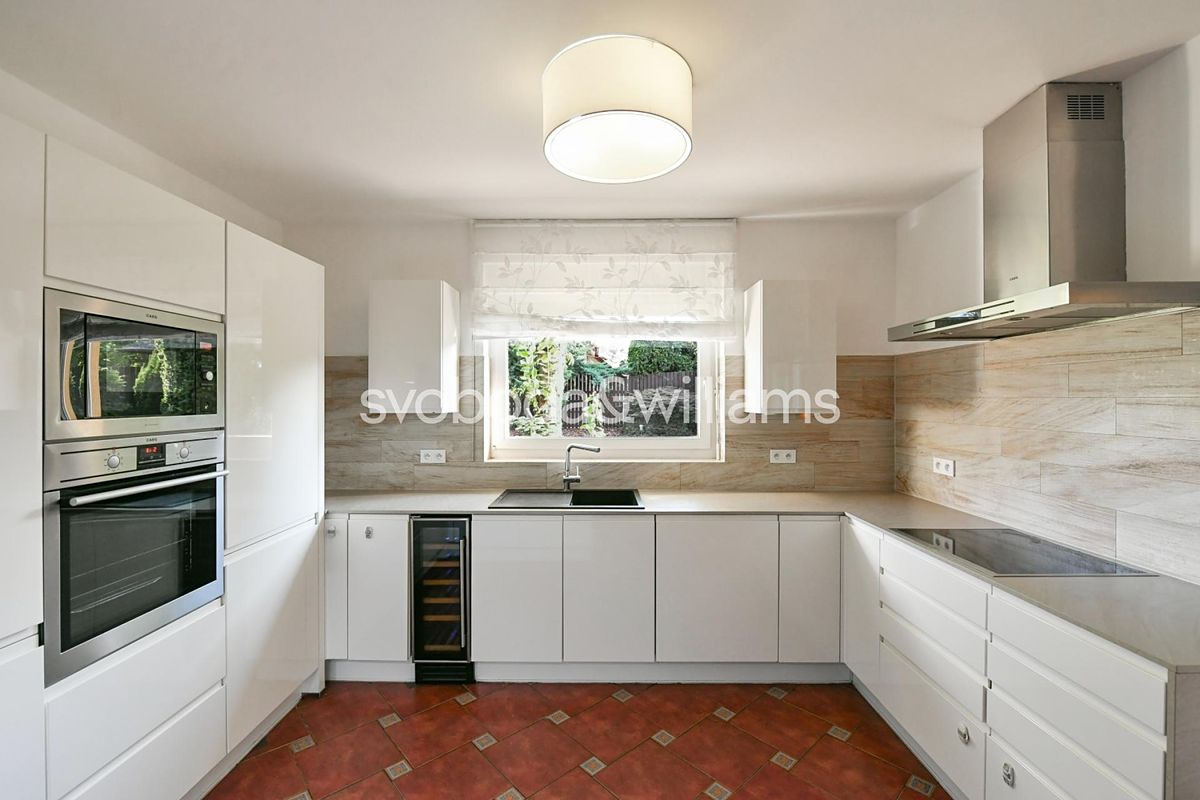 Prodej rodinného domu 289 m², pozemek 606 m² – fotografie 5