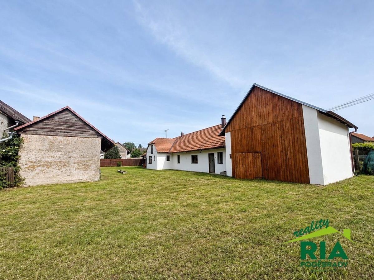 Prodej rodinného domu 228 m², pozemek 897 m² – fotografie 4