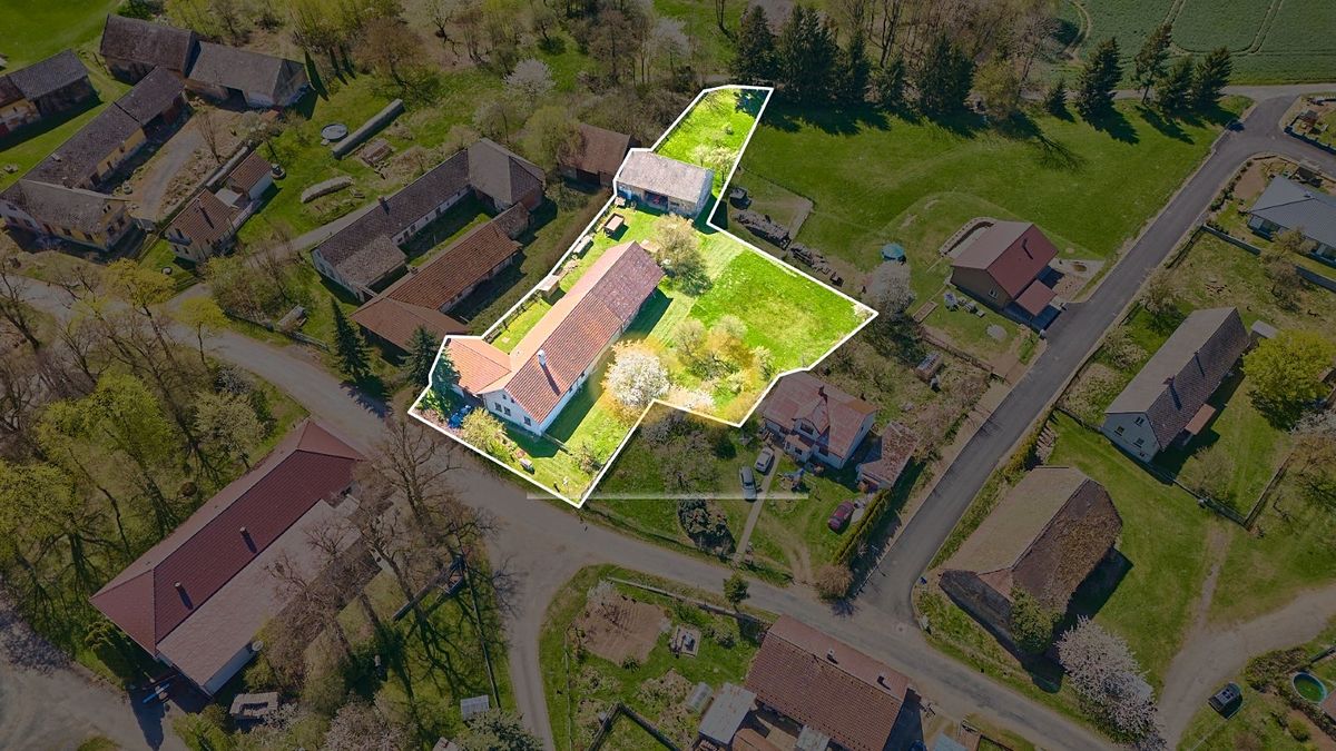 Prodej rodinného domu 320 m², pozemek 2710 m² – fotografie 2