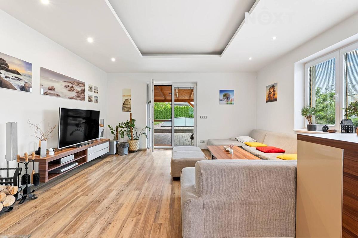 Prodej rodinného domu 240 m², pozemek 1335 m² – fotografie 5