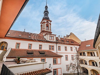 Pronájem kanceláře 371 m²