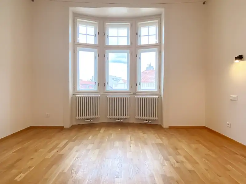 Pronájem bytu 2+kk 70 m², Praha – náhled fotky 3