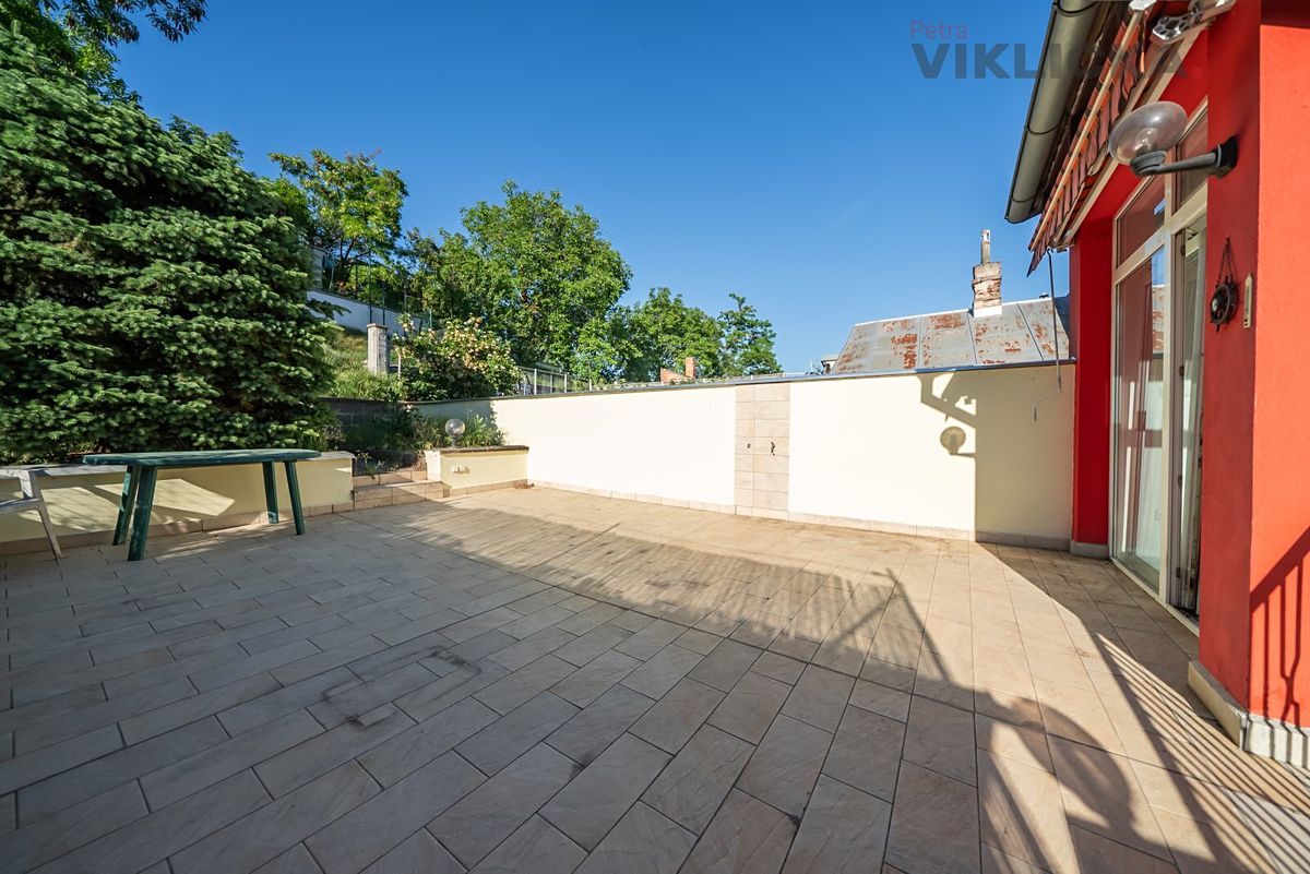 Prodej rodinného domu 200 m², pozemek 241 m² – fotografie 2